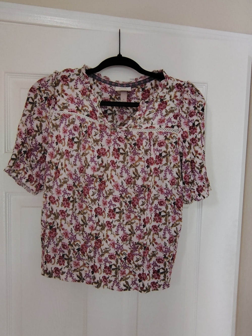 Knox Rose Cream Floral Short Sleeve Blouse with Pink Blooms